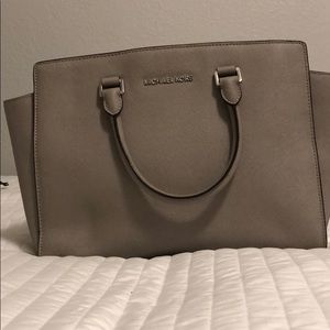Michael Kors “Selma” shoulder bag